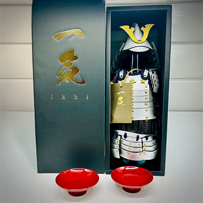 STRONG40％　一気-GIN- 720ml　（盃×2個　ボトルアーマー銀×1個）／株式会社一気　